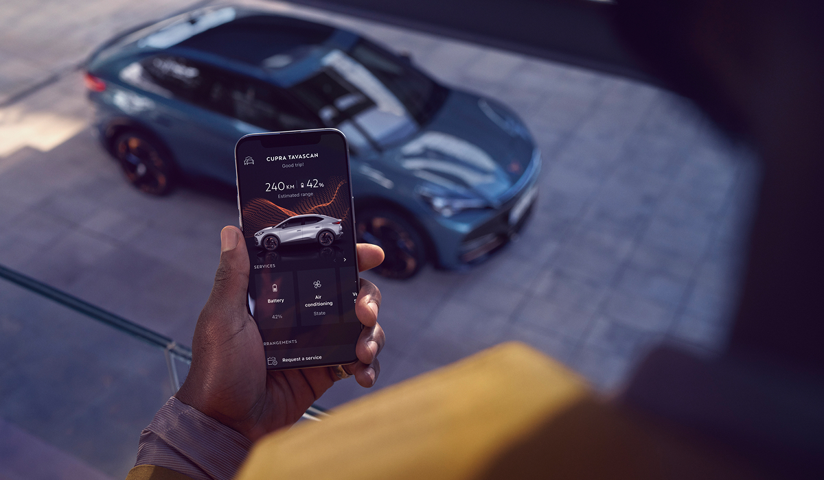 260131_CUPRA-Tavascan-Phone